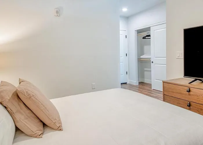 Apartment Landing Modern With Amazing Amenities