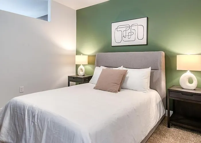 Apartment Landing Modern With Amazing Amenities *