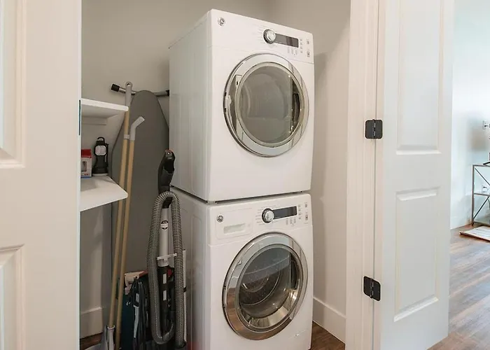 Landing Modern With Amazing Amenities *