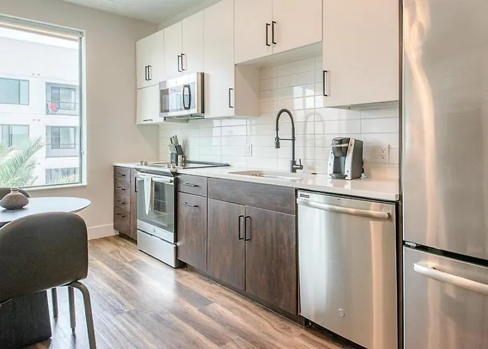 Landing Modern With Amazing Amenities Apartment